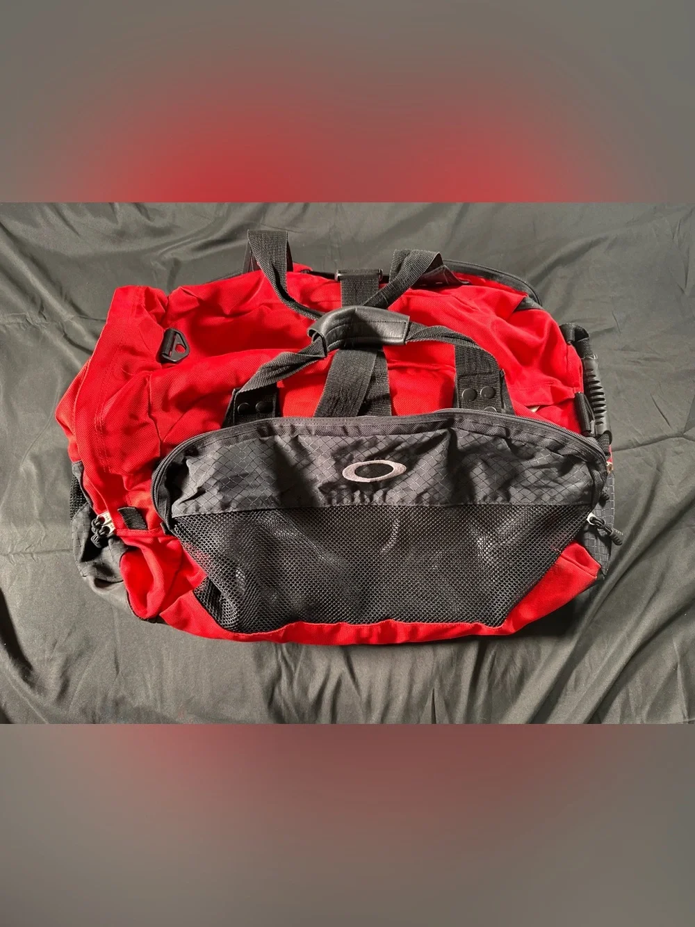 Oakley Icon 2.0 Large Red Black Retro Duffle Bag Gym Travel Y2K Gorpcore Vintage